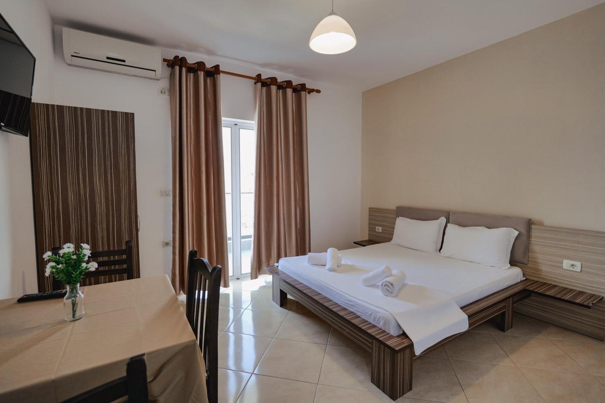 Hotel Edola Sarandë Exteriör bild