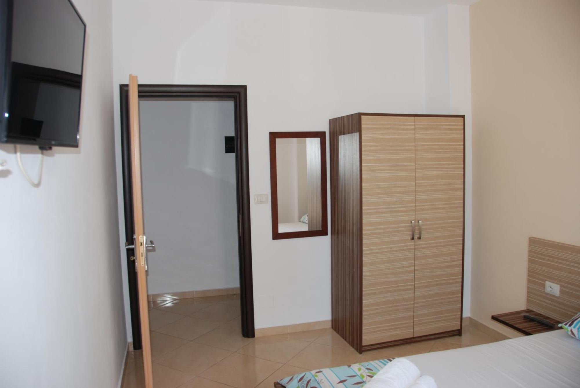 Hotel Edola Sarandë Exteriör bild